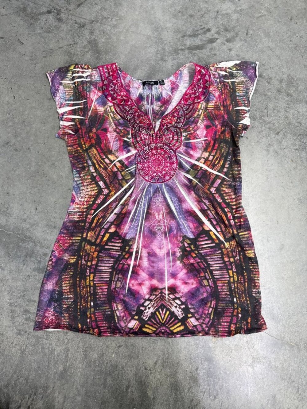 Vintage APT. 9 multicolor blouse with embroidered neckline – Women's Used